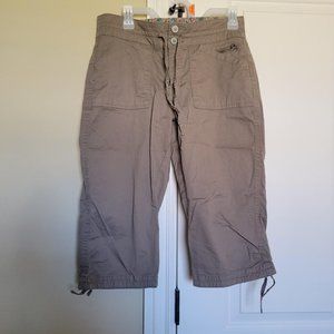 Vintage beige Lee Capri cargo pants. Petite size